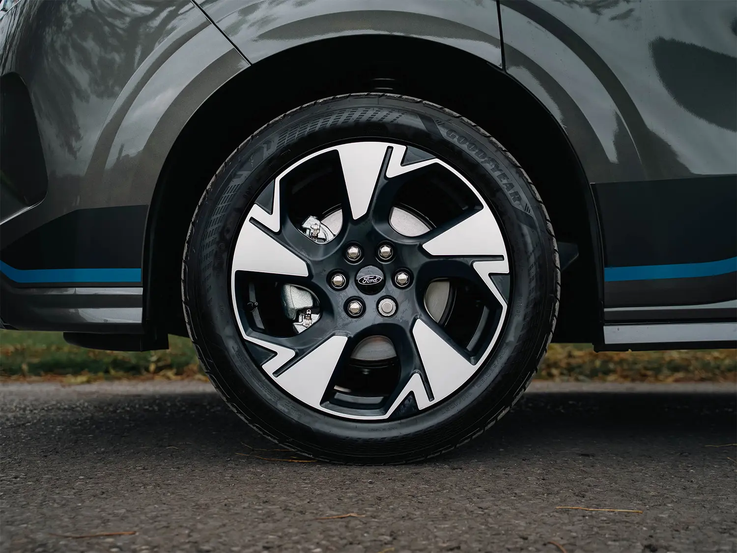 Ford Transit Custom 320 L1 Petrol FWD 2.5 Phev 232PS H1 Van Sport Auto